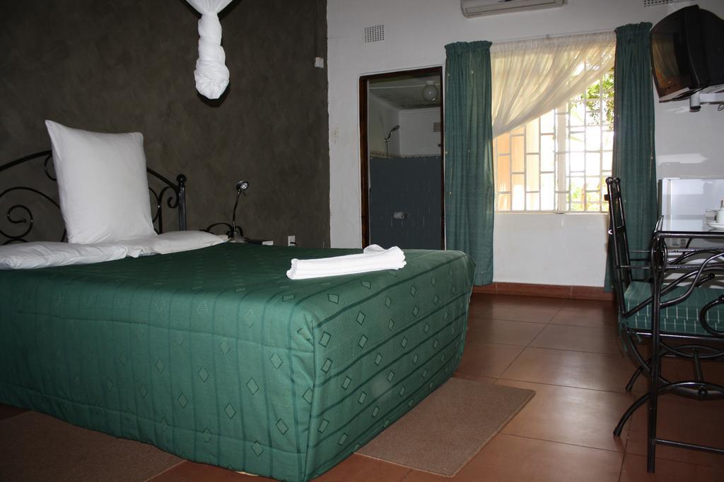Palmwood Lodge Lusaka Room photo